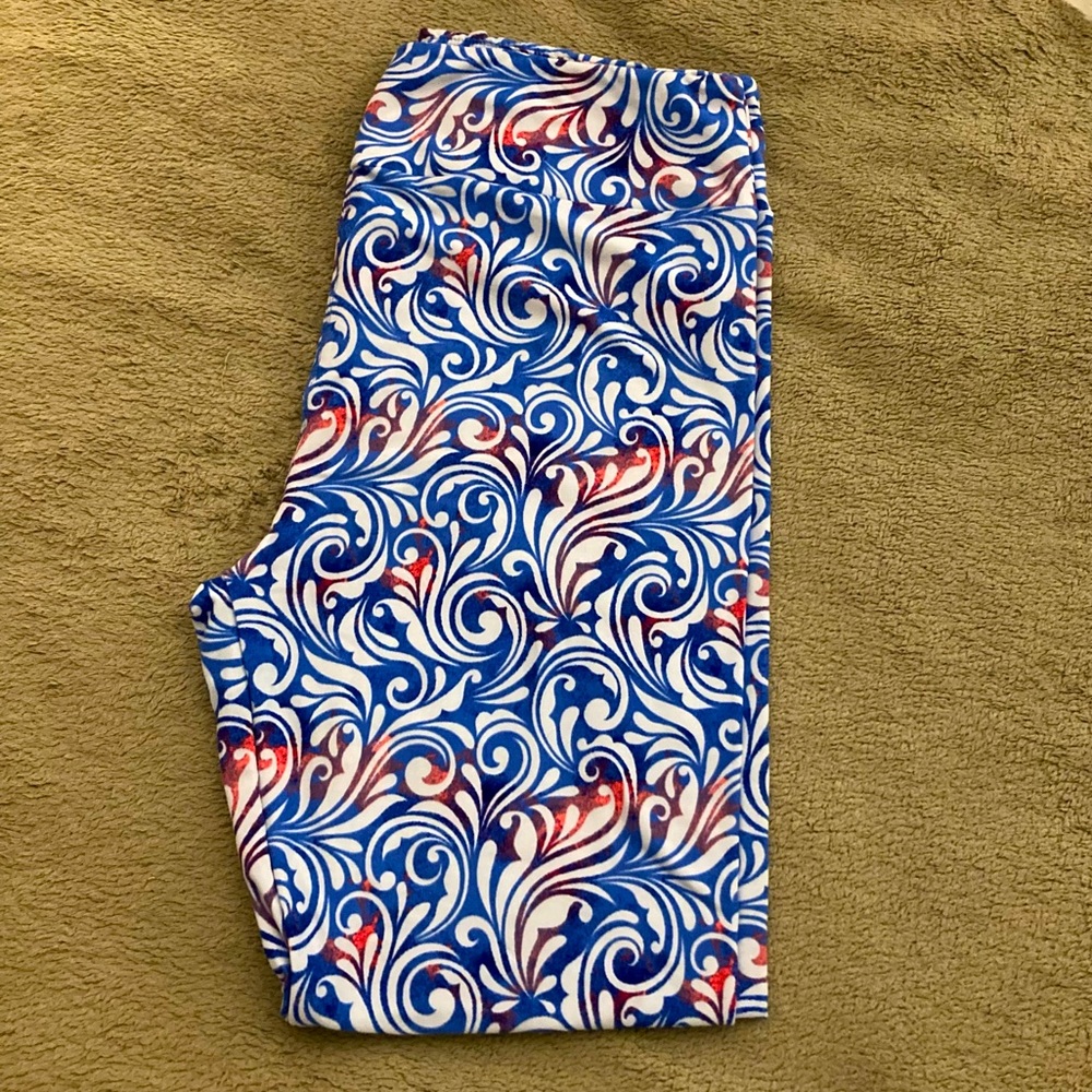 🎁🎁 0 for $ 🎁🎁 NWOT LulaRoe Red and Blue Swirl Leggings